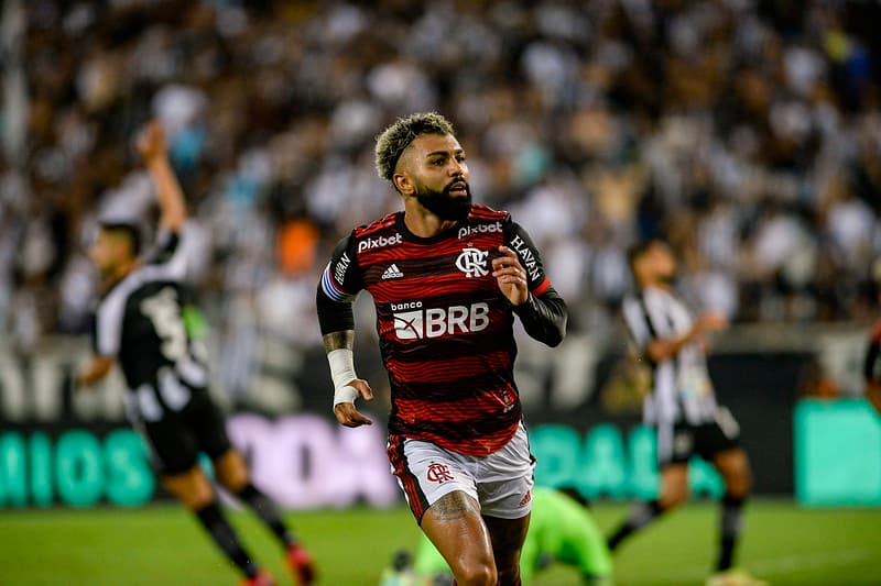 Gabigol comemora gol do Flamengo sobre o Botafogo; times são os dois que mais tiveram artilheiros na história do Campeonato Carioca