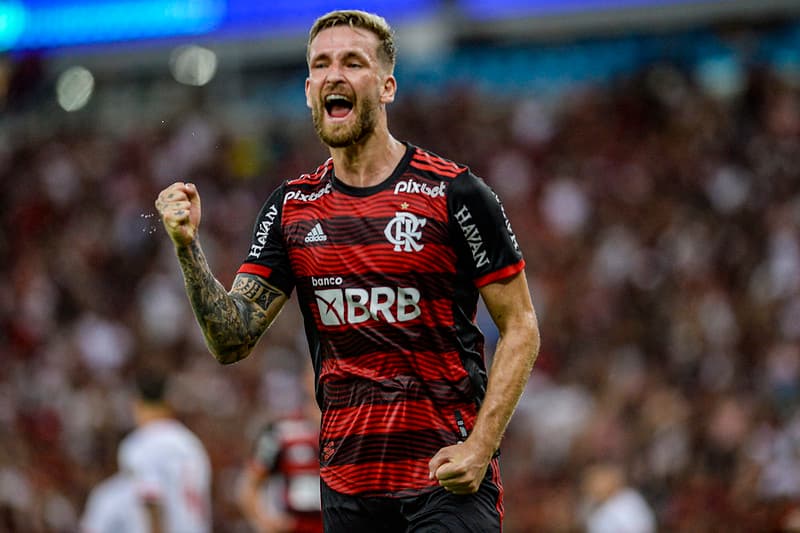 leo pereira flamengo vitoria