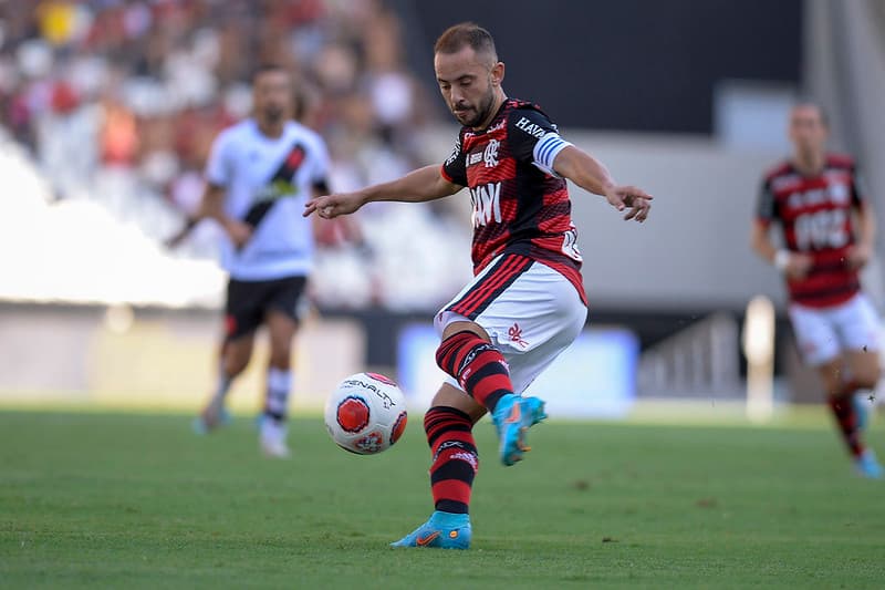Everton Ribeiro é subaproveitado no Flamengo?