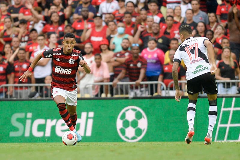 Após início ruim, Flamengo domina o Vasco e garante vaga para final
