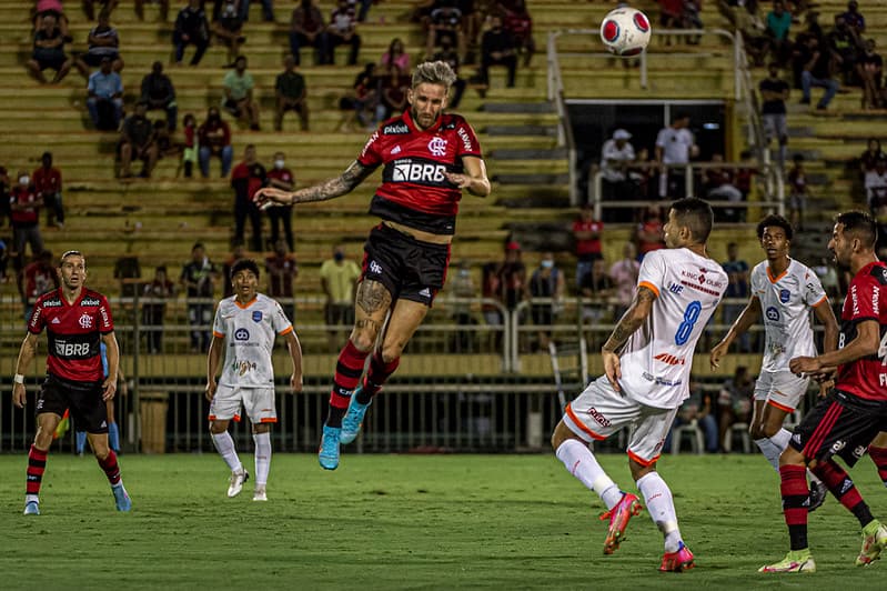 Como Paulo Sousa trabalha os escanteios defensivos do Flamengo