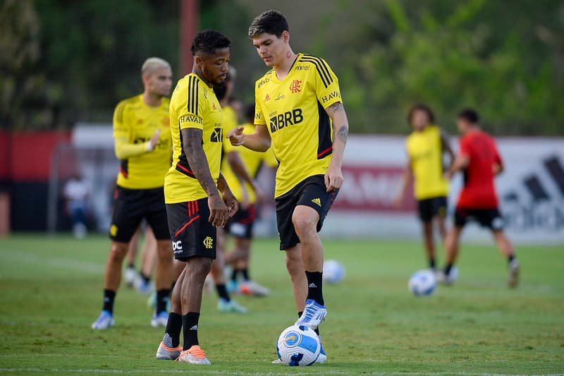 Como Ayrton Lucas pode facilitar o jogo de Marinho no Flamengo