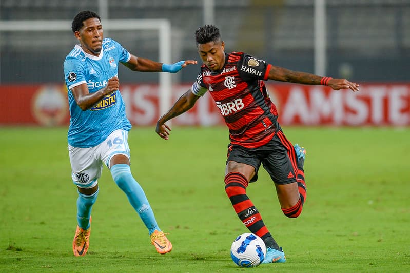 Flamengo pouco evolui na vitória sobre o Sporting Cristal
