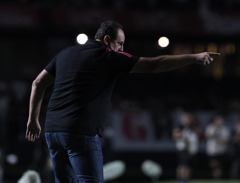 Como atua o São Paulo de Ceni?