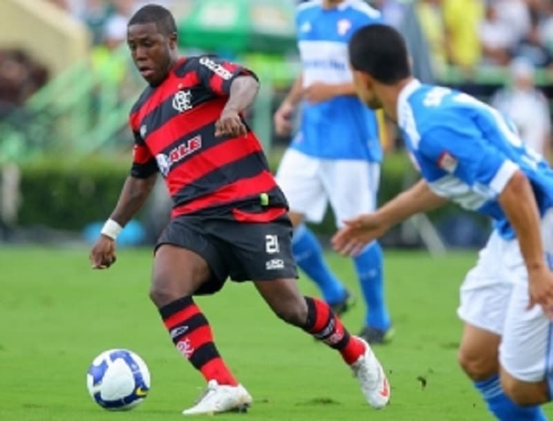 Toró ex-Flamengo