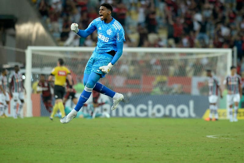 defesas do Hugo Souza Flamengo