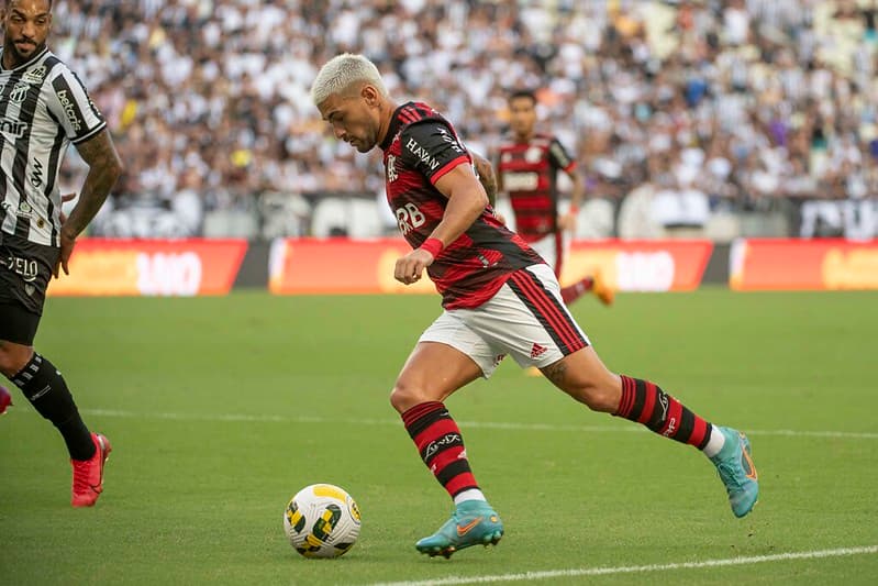 arrascaeta fotos ceará flamengo brasileiro 2022