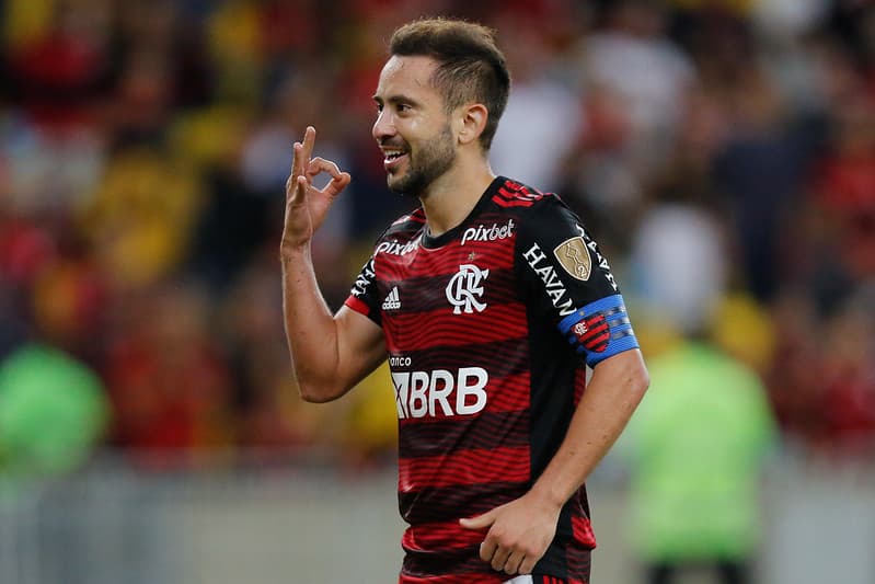 Everton Ribeiro pode atingir marca surreal em Vasco x Flamengo