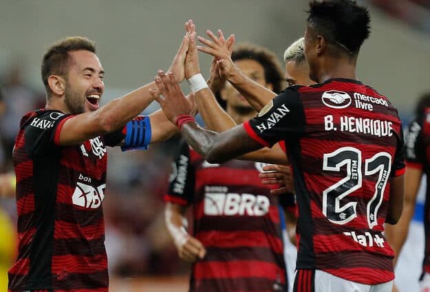 flamengo católica libertadores 2022 everton ribeiro bruno henrique
