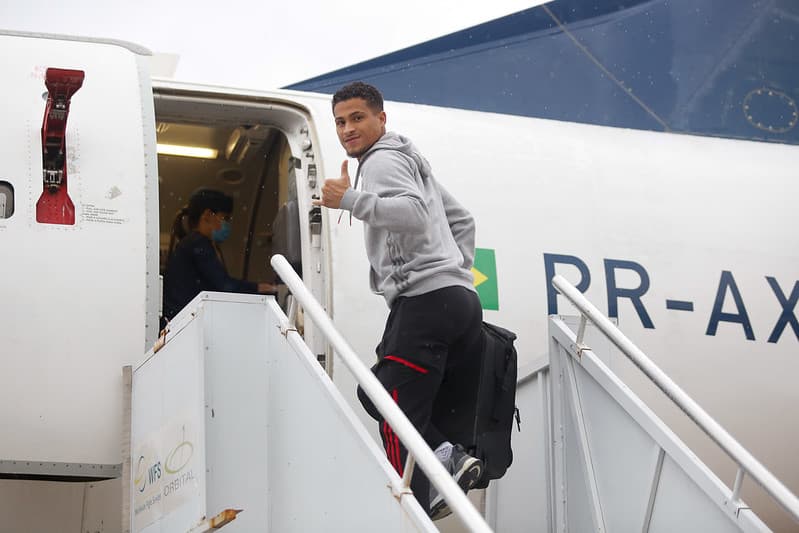 João Gomes curte viagem internacional e posa ao lado de golfinhos