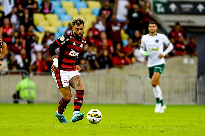 Análise: Com proposta ousada, Flamengo vence o Goiás sem brilho