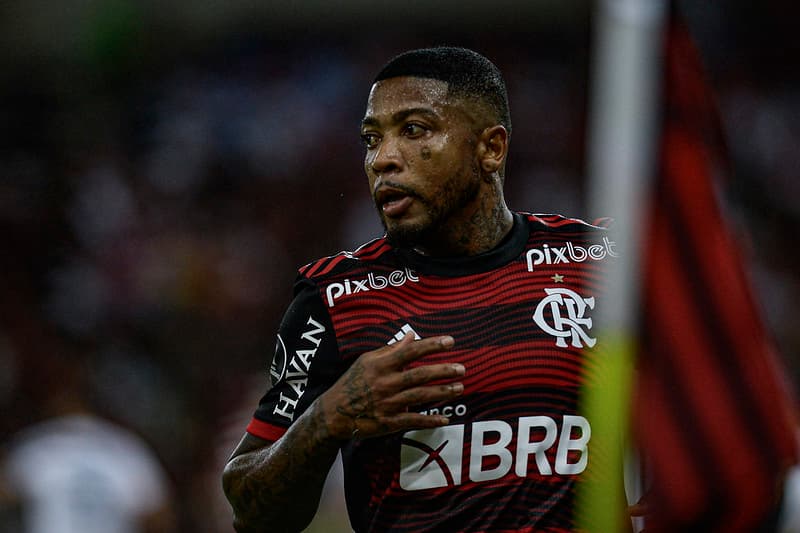 Marinho em jogo do Flamengo; diretoria do clube não se opõe à saída do atacante, pouco utilizado por Vitor Pereira