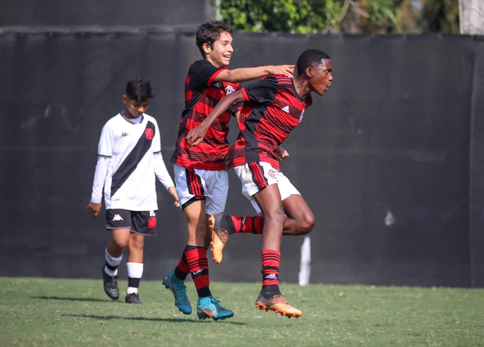 Jovem Lukaku brilhou no clássico contra o Vasco, pelo Metropolitano Sub-13