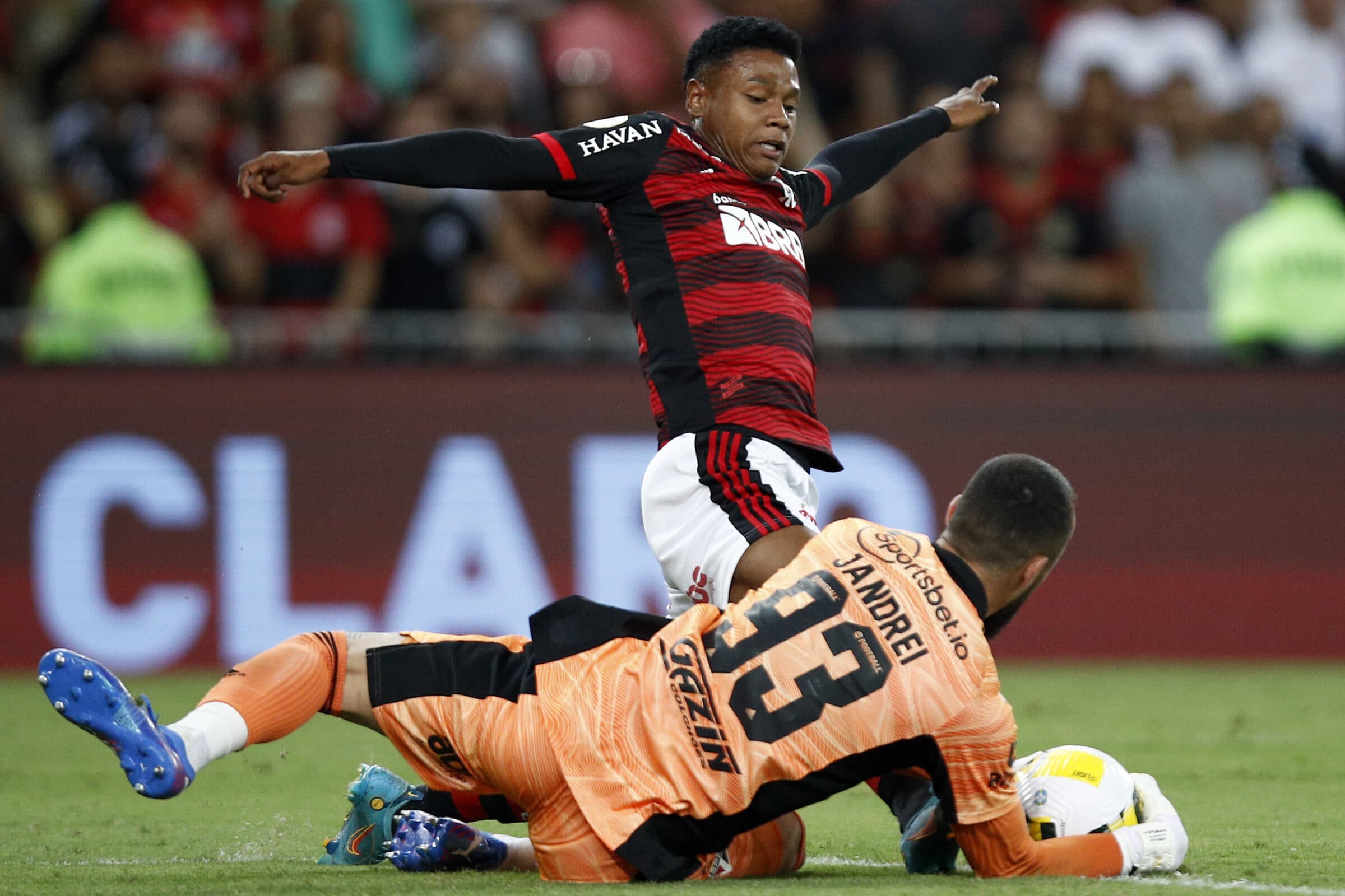 Matheus França se machucou em abril jogando contra o São Paulo