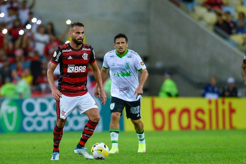 Análise: Flamengo vence um América-MG "kamikaze"