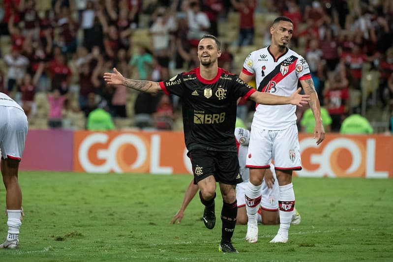 Michael marcou dois e Flamengo venceu o Atlético-GO em 2021