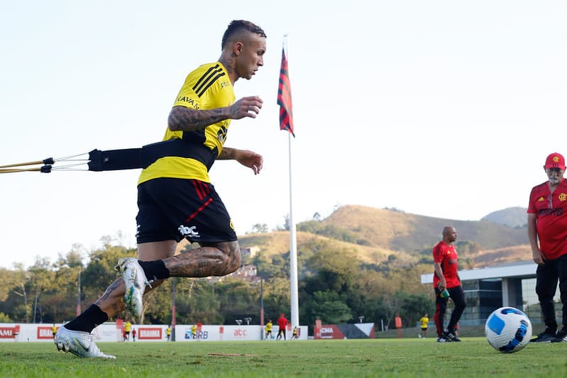 Everton Cebolinha treina no Flamengo