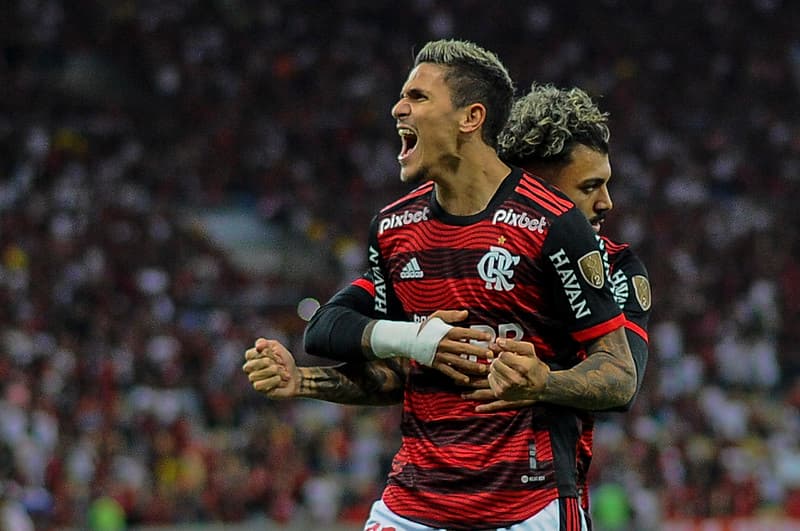 Pedro Comemora Gol na Goleada do Flamengo