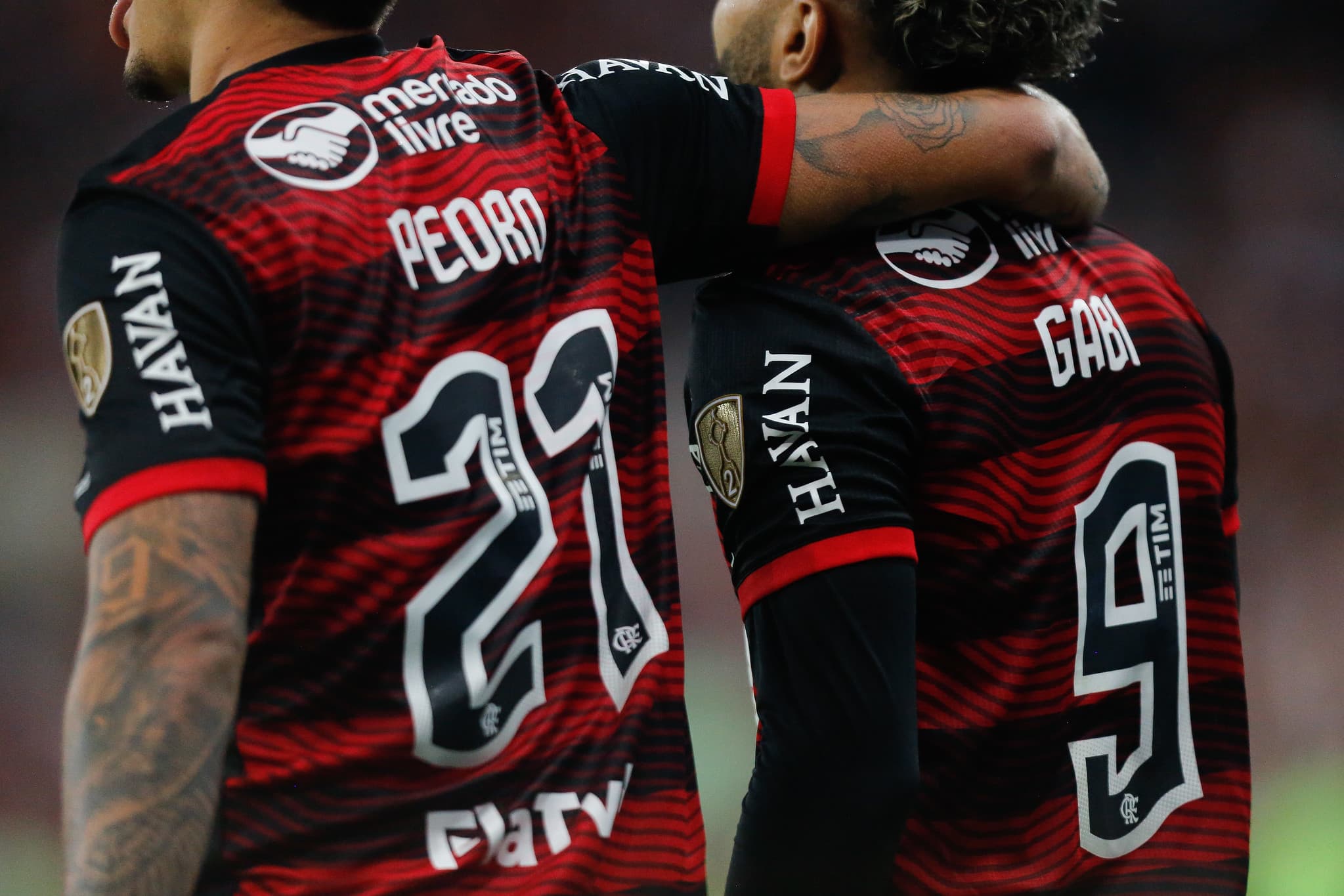 Pedro e Gabigol são atacantes do Flamengo e vêm jogando juntos no ataque