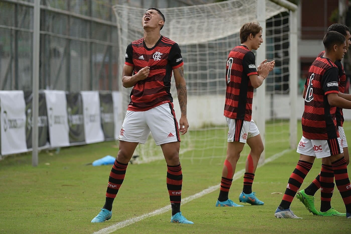Flamengo vence no Campeonato Brasileiro sub-20 e se classifica