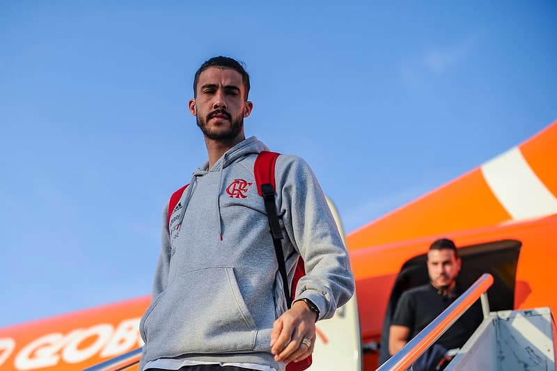 Gustavo Henrique desembarca em Brasília para o confronto com o Juventude