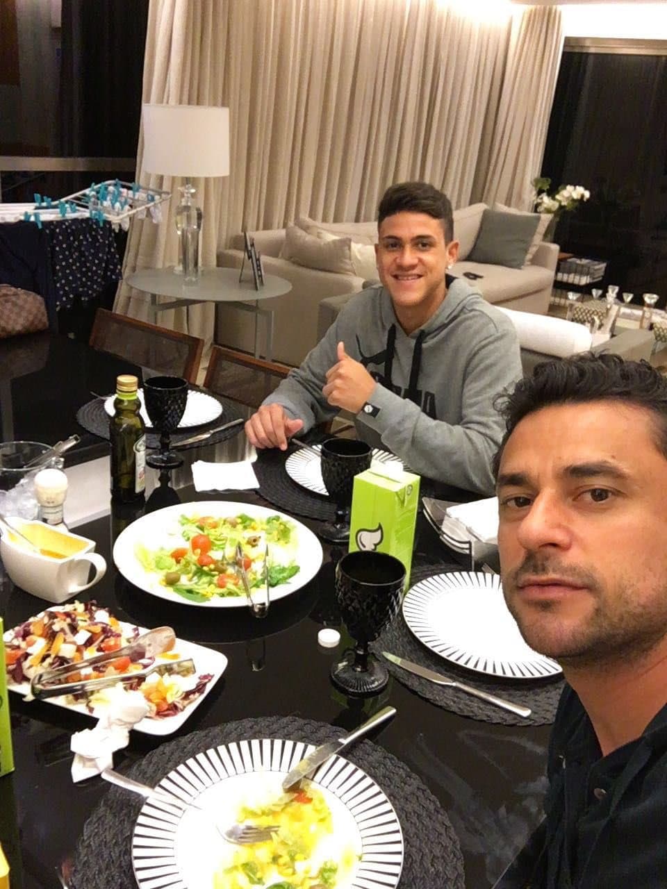 Jogadores do Flamengo homenageiam Fred, atacante do Fluminense que se despede do futebol