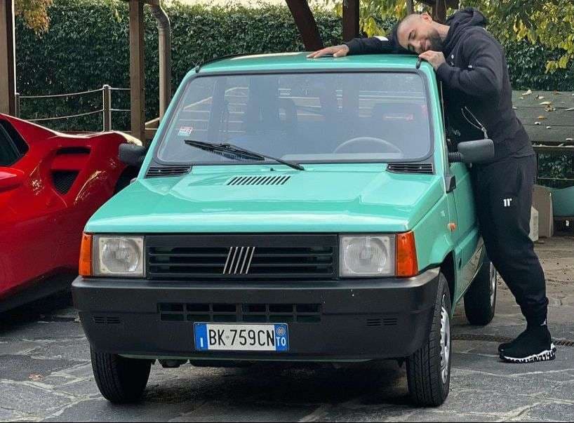 Vidal é um amante de carros luxuosos mas também é apaixonado pelo seu Fiat Uno