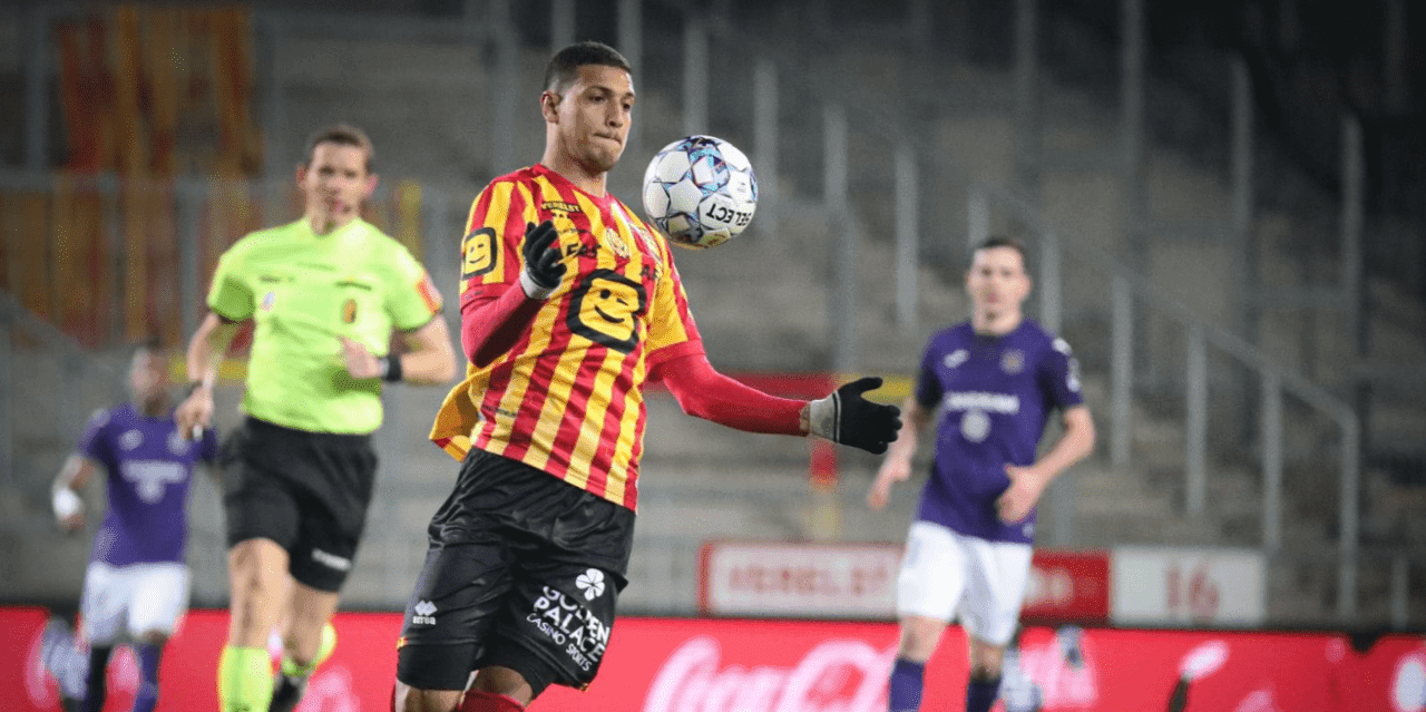 Vinícius Souza em ação pelo Mechelen