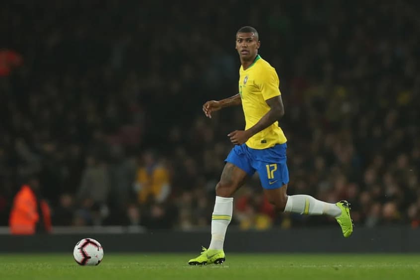 Walace-em-ação-pela-Seleção-Brasileira