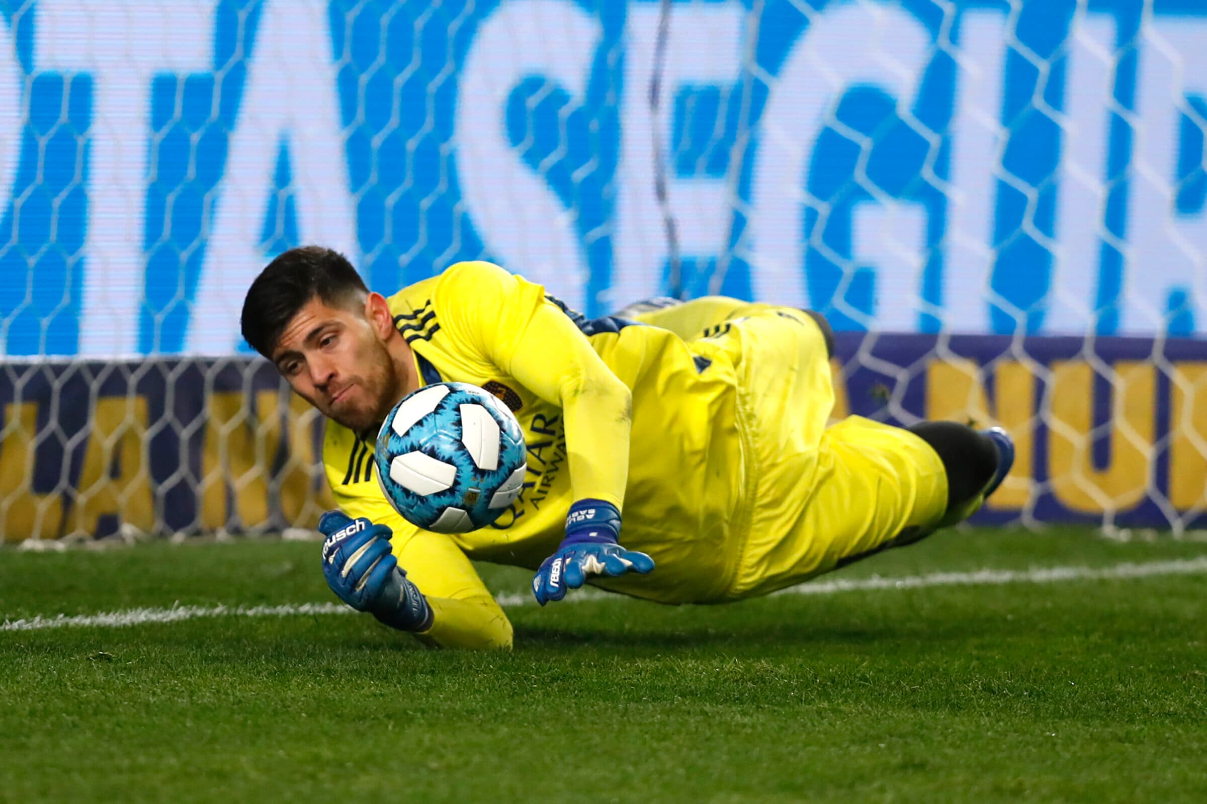 Flamengo monitora Agustín Rossi, do Boca Juniors