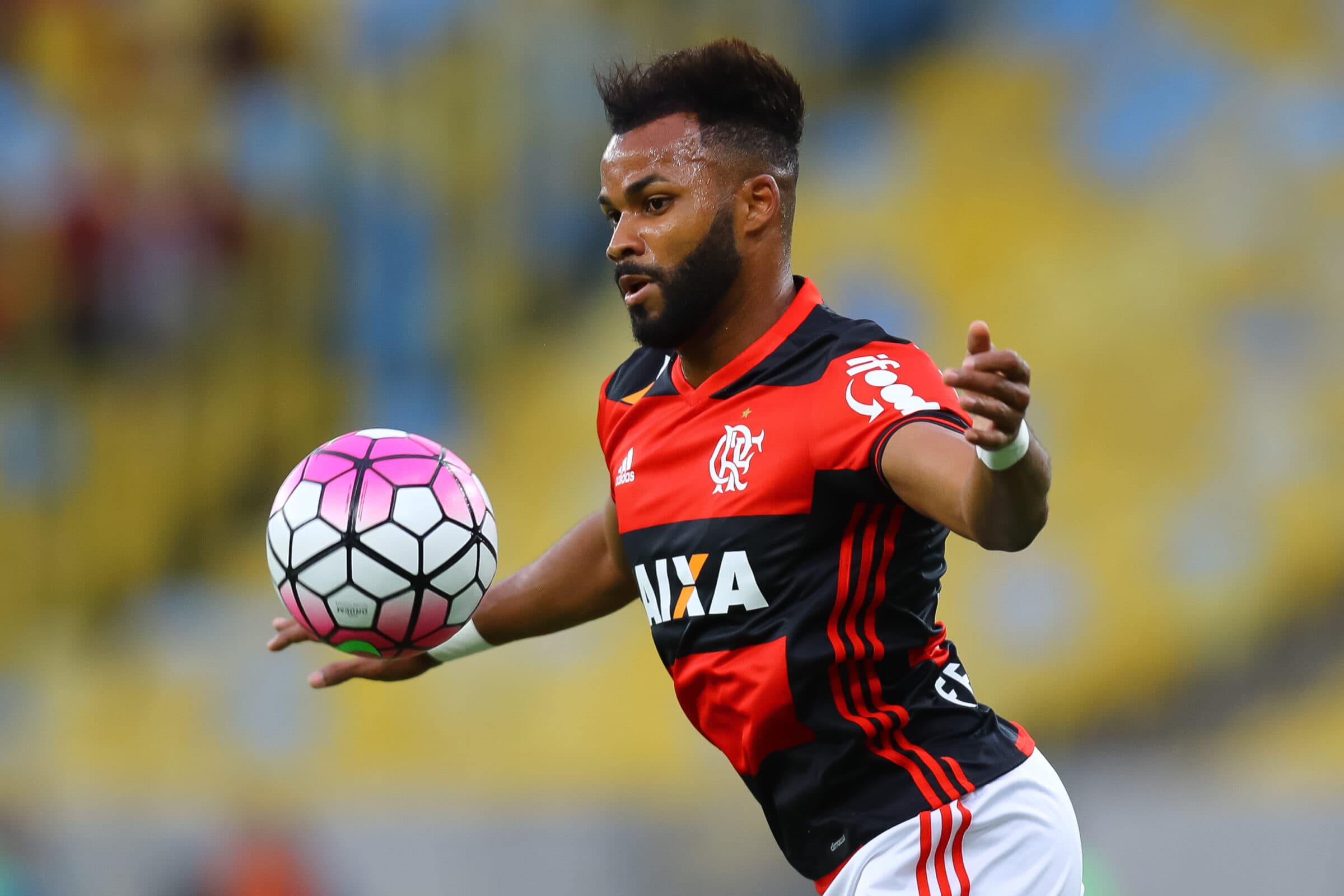 Fernandinho foi decisivo contra o Fluminense