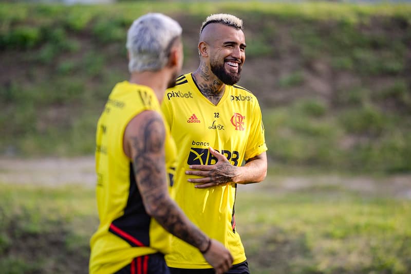 Análise: Como Vidal pode "substituir" Arrascaeta no Flamengo?