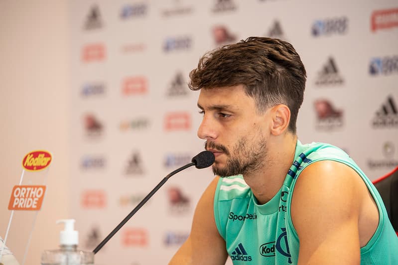 Rodrigo Caio evolui e Flamengo prevê seu retorno para setembro