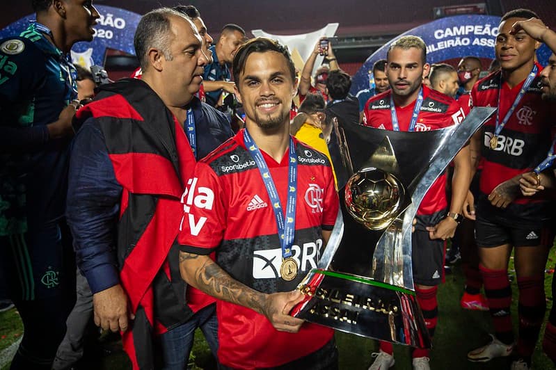 Ex-Flamengo, Michael pode acertar com o Corinthians ainda nesta janela de transferências