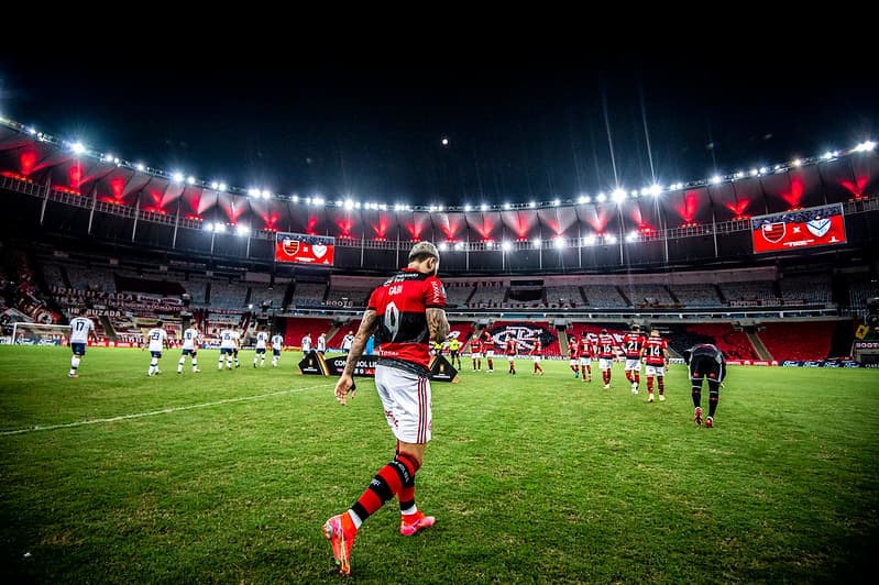 Gabigol do Flamengo entra em campo contra o Vélez