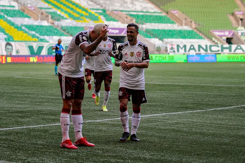 Pedro comemora gol na casa do Palmeiras