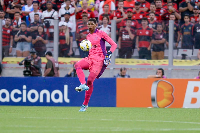 Torcida do Flamengo esgota ingressos do setor visitante contra o Athletico-PR