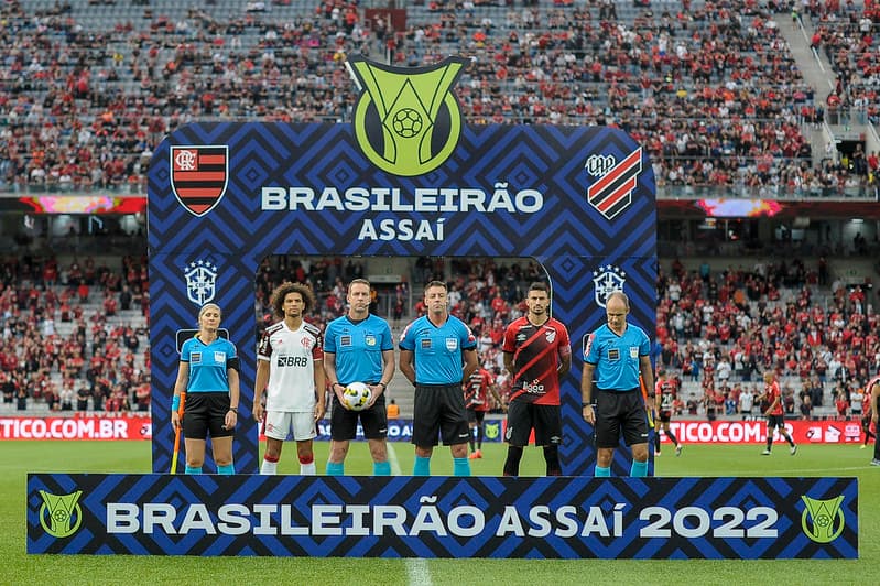 Claus apitou Athletico x Flamengo pelo Brasileiro.