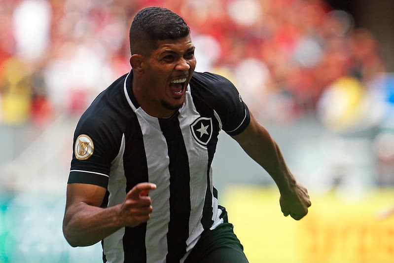 Erison, do Botafogo, contra o Flamengo