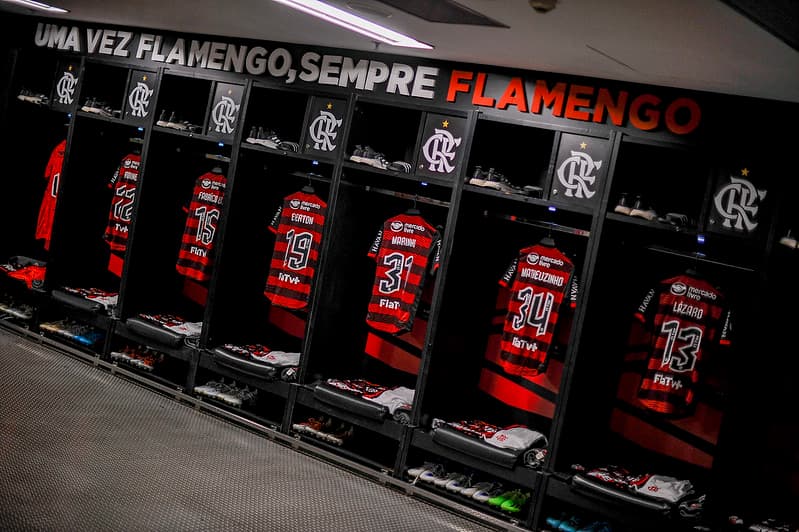 Imagens dos possíveis uniformes do Flamengo para 2023 circulam na internet