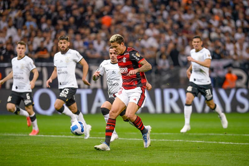 Rival do Flamengo, Corinthians pode perder Willian para o futebol inglês