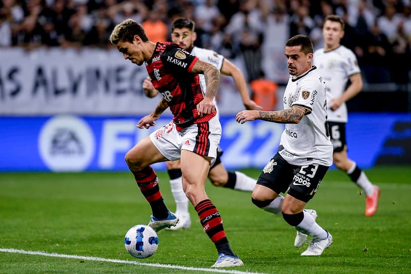 Pedro do Flamengo e Fagner do Corinthians na Libertadores
