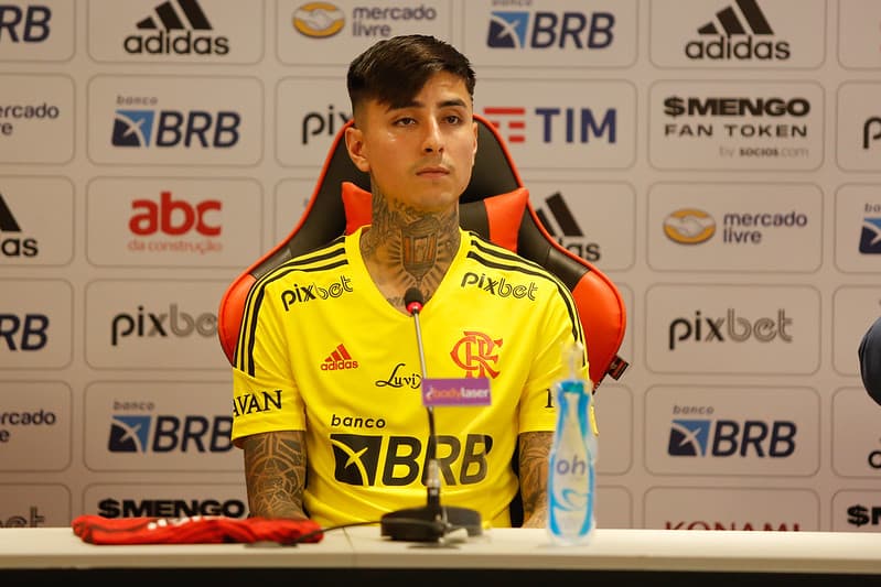 O que impede a estreia de Erick Pulgar pelo Flamengo