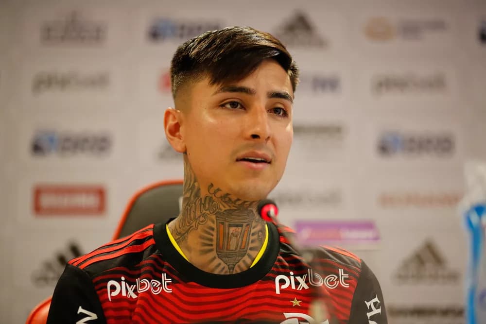 Pulgar sendo apresentado pelo Flamengo