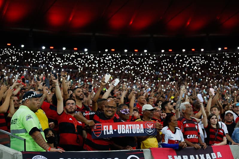 Torcida do Flamengo lota Maracanã contra Corinthians pela Libertadores