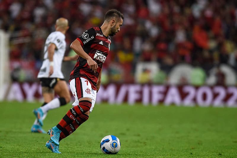 Everton Ribeiro em ação pelo Flamengo