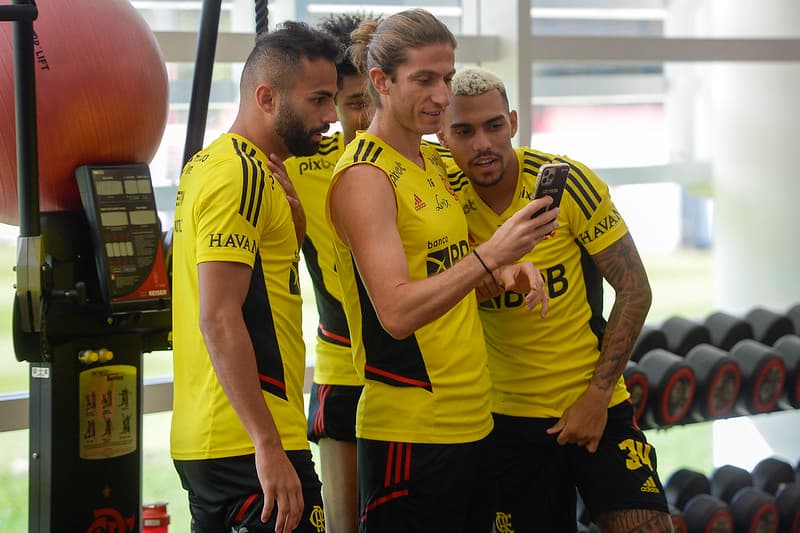 Jogadores do Flamengo em treino antes de enfrentar Athletico-PR