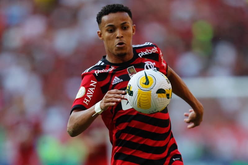 Lázaro, atacante do Flamengo contra o Athletico