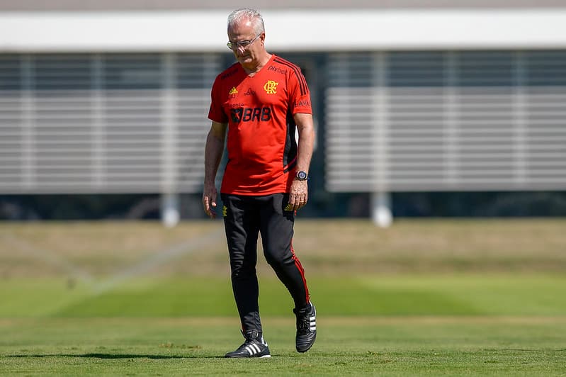 Dorival Júnior planeja time do Flamengo para pegar Palmeiras