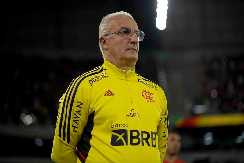 Dorival Júnior quebra a cabeça para montar o Flamengo nos próximos jogos